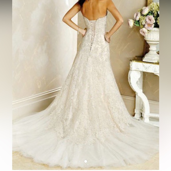 Maggie Sottero, Mirabella Wedding Dress in Ivory - Picture 3 of 15